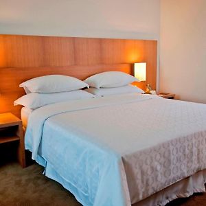 DELUXE Guest room 1 Double Bed Ocean view Mid floor